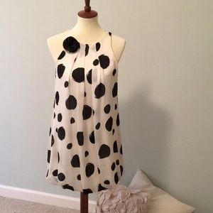 Sleeveless White/Black Dress